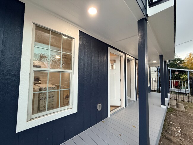 Building Photo - 5238 Pease St