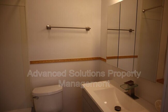 Building Photo - 1057 W 300 S