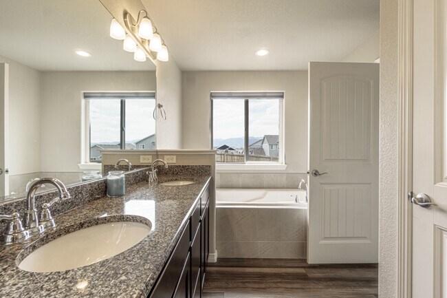 Building Photo - 6736 Skuna Dr