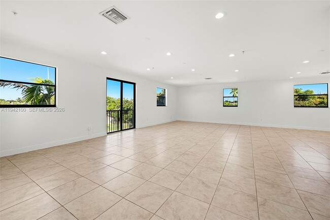 Building Photo - 1730 Thomas St