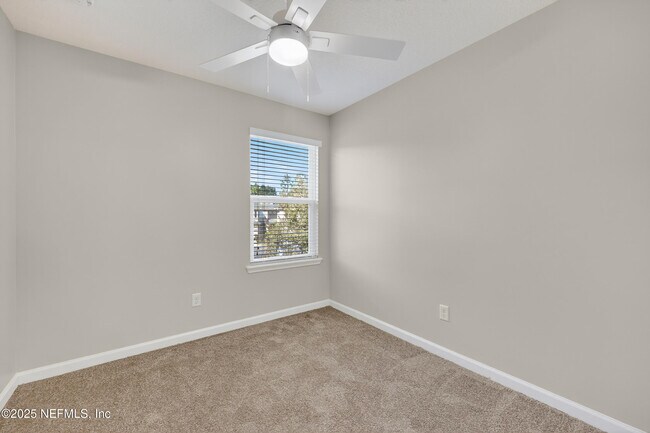 Building Photo - 3910 Buckthorne Dr