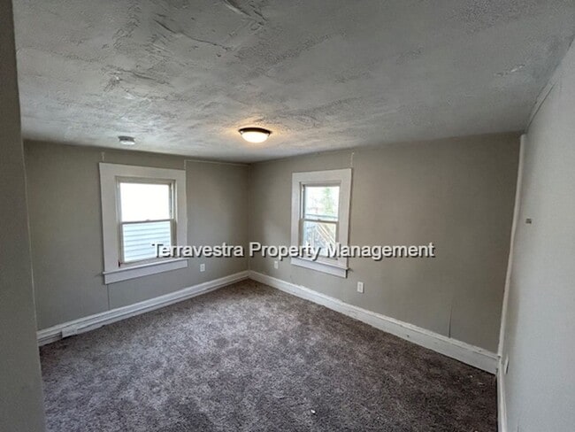 Building Photo - Renovated Millville 4 Bed in Millville. Eligible for $500 Security Deposit.