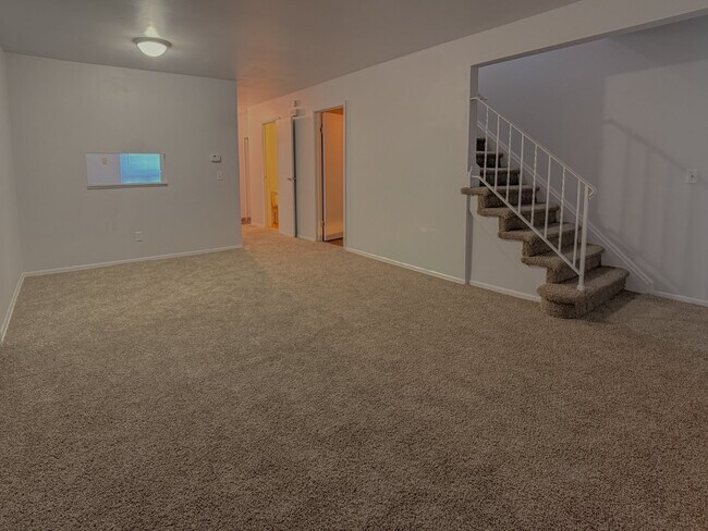 4 (14) (1) - Waverly Flatz