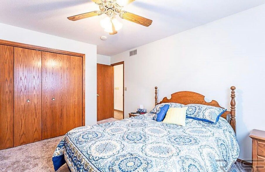 Building Photo - 2720 S Maywood Dr