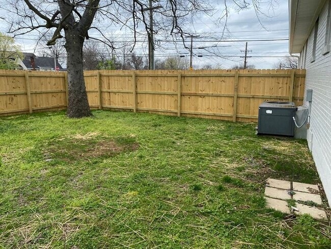 Building Photo - Cute Renovated 2 Bedroom Duplex in East Nashville!