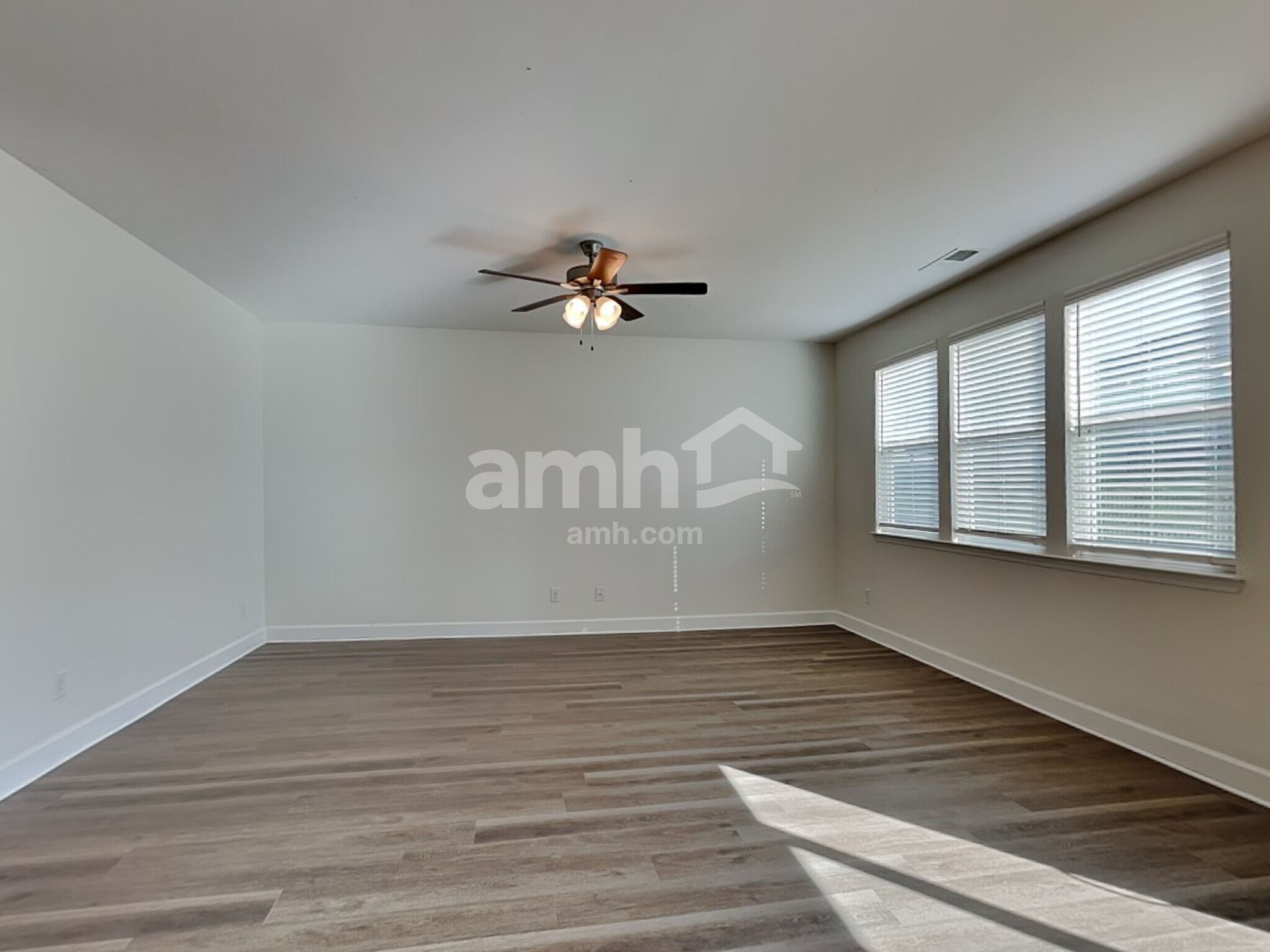 Building Photo - 5702 Lakemont Dr