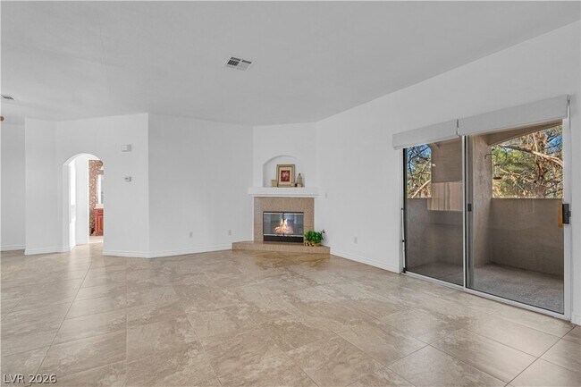 Building Photo - 2050 W Warm Springs Rd
