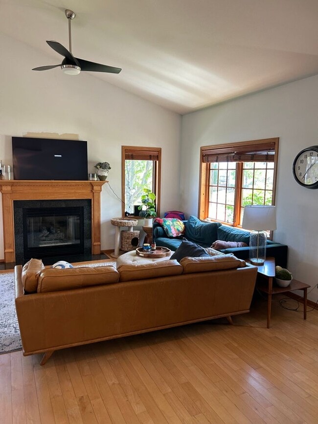 Building Photo - Charming West Side Single Family Home