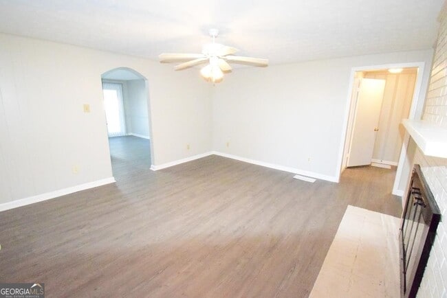 Building Photo - 2625 Sharpsburg McCollum Rd