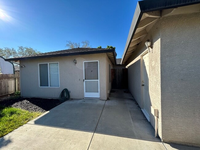 Building Photo - 450 B St