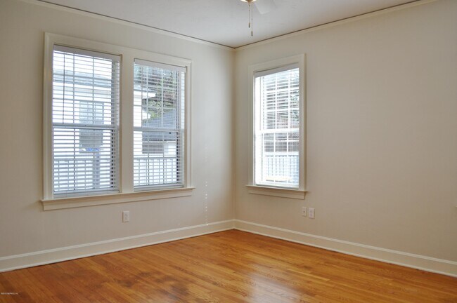 Building Photo - 2264 Myra St