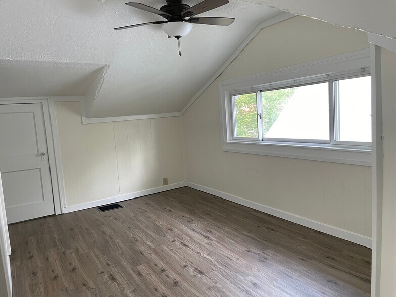 Building Photo - 26 Hoffman Ave