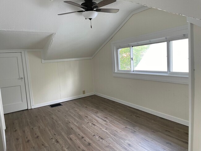 Building Photo - 26 Hoffman Ave