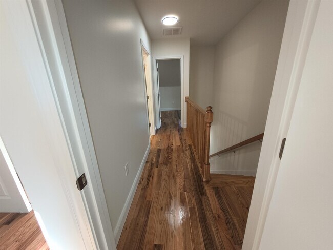 Building Photo - 386 Union Ave