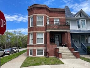 Building Photo - 1300 E 72nd St