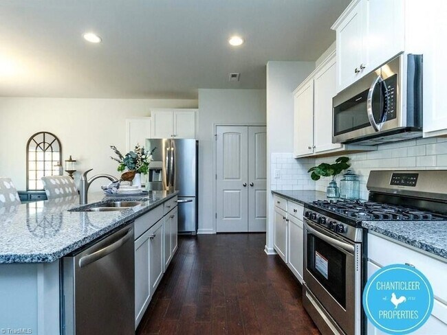 Building Photo - 1313 Achonechy Trl