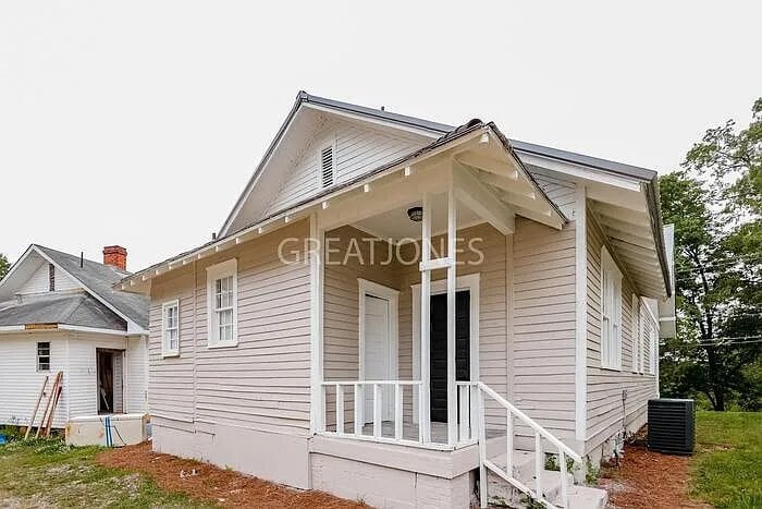 Building Photo - 8 Beechwood Heights