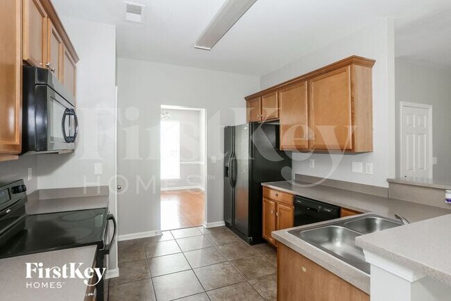 Building Photo - 4643 Maplecrest Pl