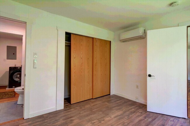 Building Photo - 3 Bed 2 Bath on West Beach