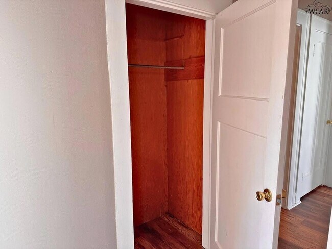 Building Photo - 1710 Monroe St