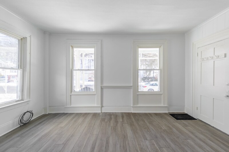 Building Photo - 297 Genesee St