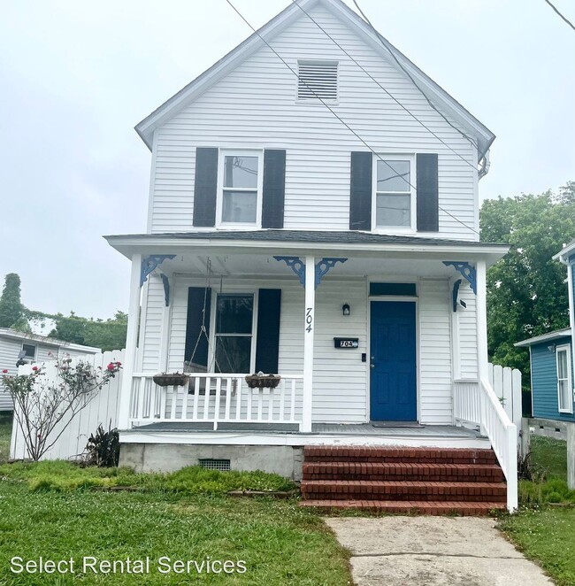 3 br, 1.5 bath House 704 W Colonial Avenue 704 W Colonial Ave