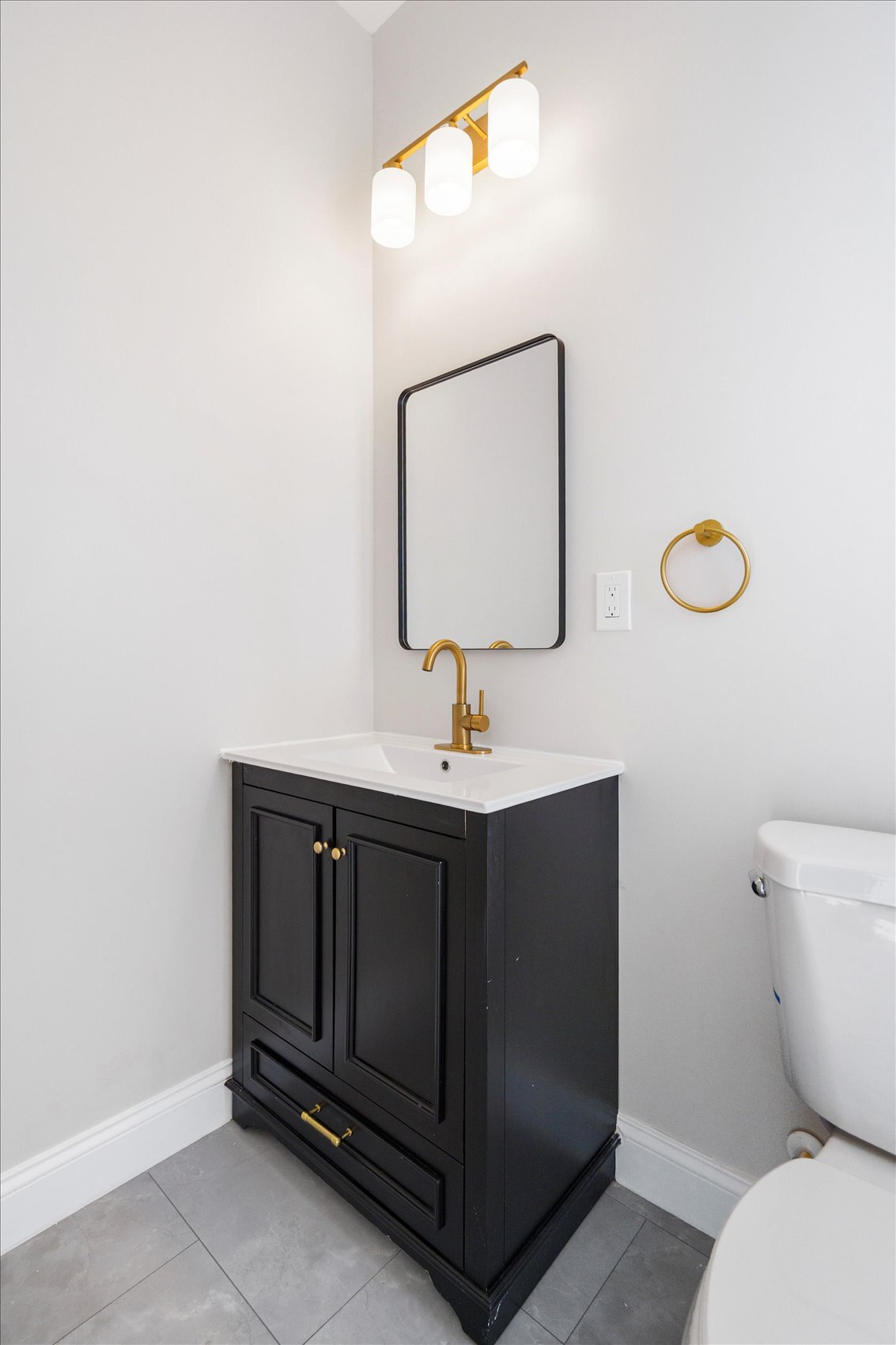 Building Photo - 1415 E Lanvale St