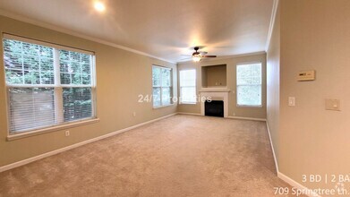 Building Photo - 3BD/2BA Townhome w/ Pool/Gym/BB Court & Mo...