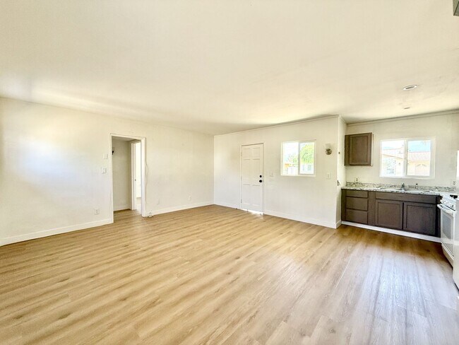 Building Photo - AVAILABLE NOW!!  RECENTLY UPDATED 1 Bedroom 1 Bathroom!! Apartment in Palm Desert