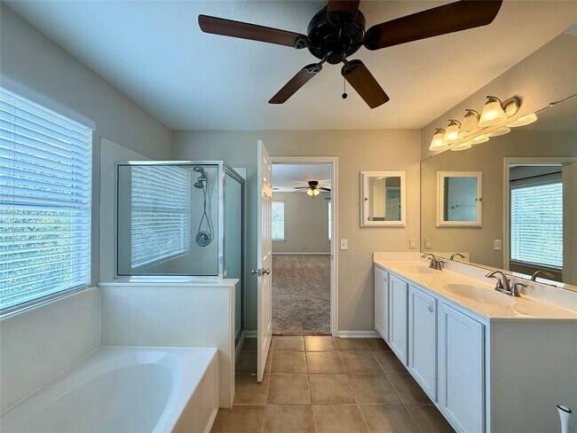 Building Photo - 3953 Canyon Glen Cir