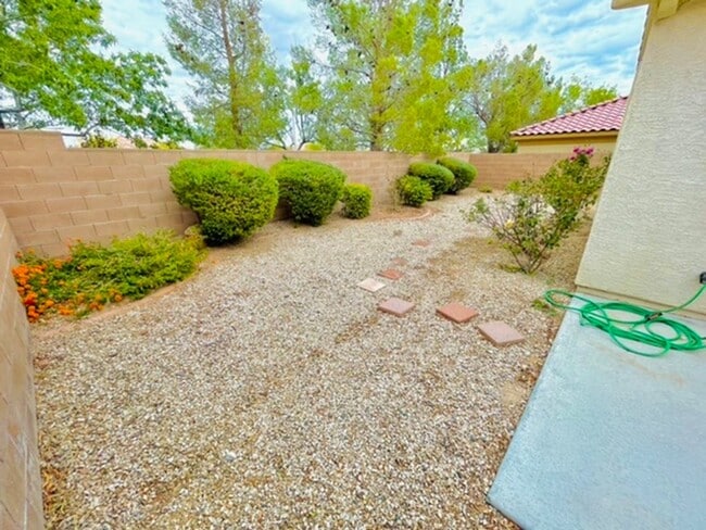 Building Photo - Newly Updated Single-Story in Southern Highlands