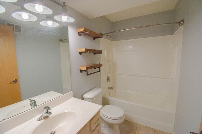 Building Photo - 3057 Venice Ln NW