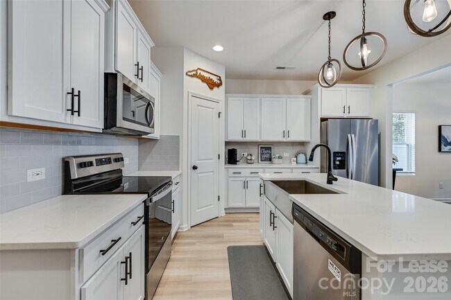 Building Photo - 12017 Basking Dr