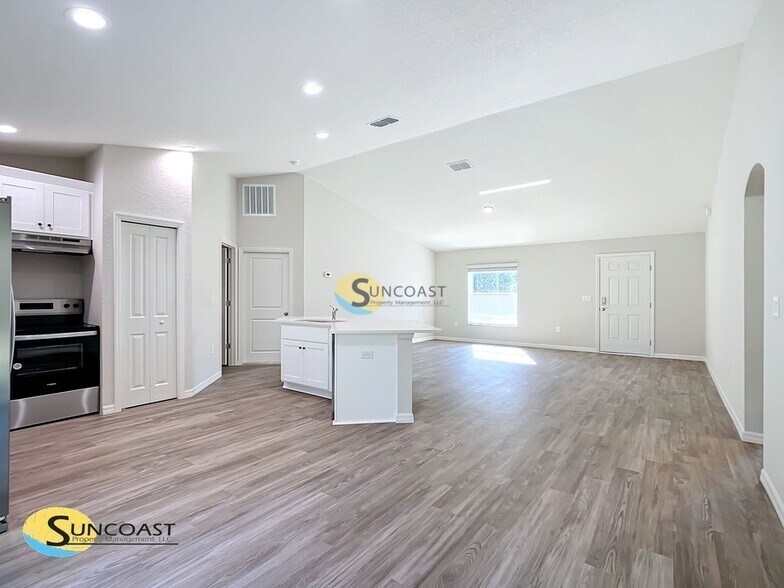 Building Photo - 4810 SW 139th St Rd