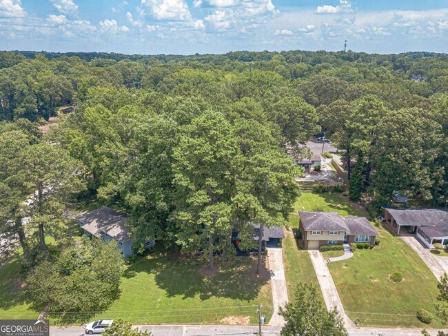 Building Photo - 2352 Glendale Dr