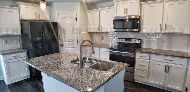 Building Photo - 2907 Lancelot Ln