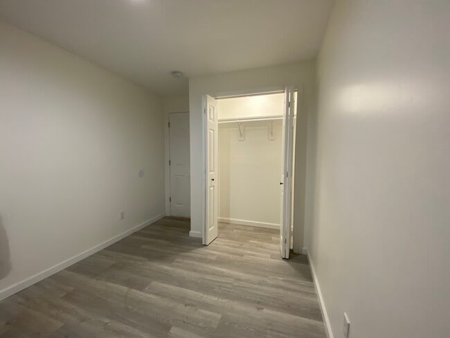 Building Photo - 470 W 2nd St