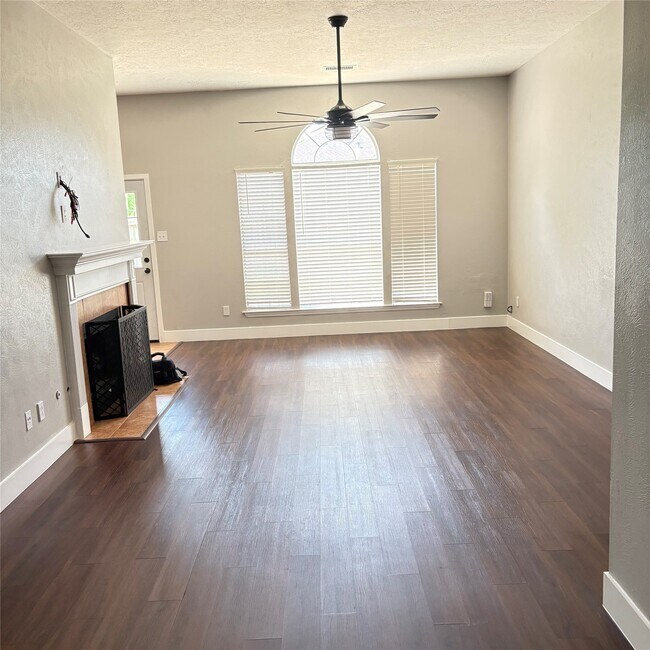 Building Photo - 20315 Aspenwilde Dr