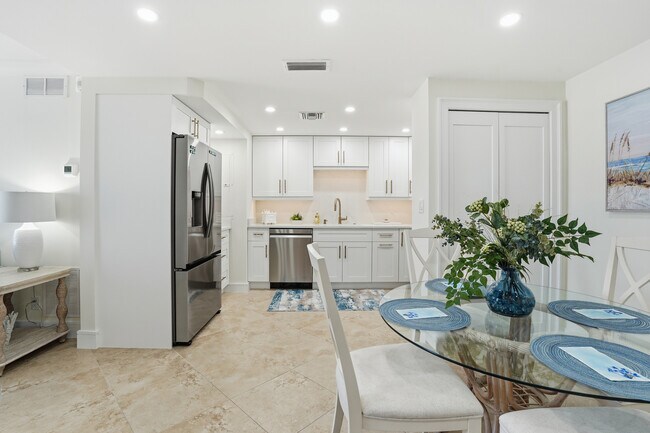 Building Photo - 3443 Gulf Shore Blvd N