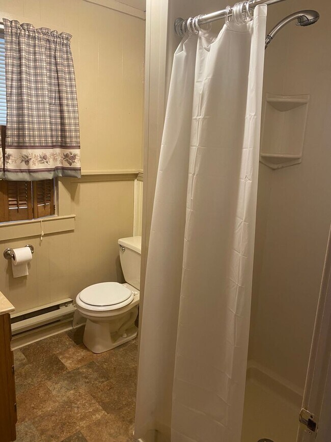 Building Photo - Beautiful 2 Bedroom Semi-Detached Home in Lancaster!