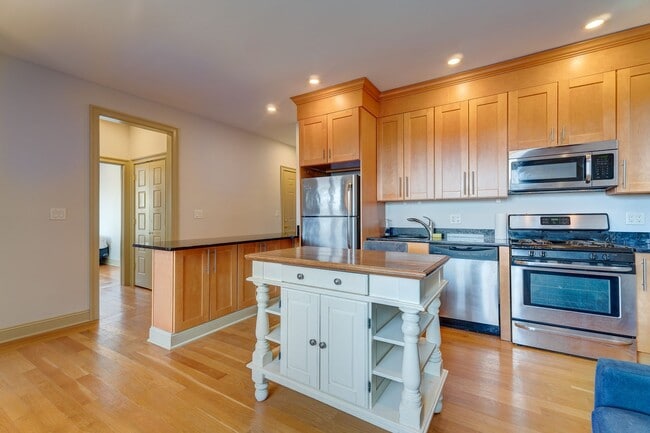 Building Photo - FG Rooms and Short Term Rentals