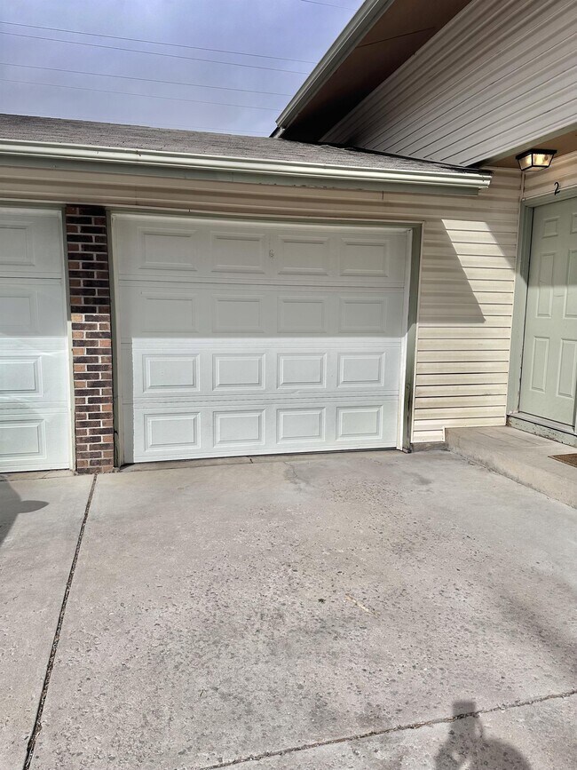 Building Photo - 1600 Banyan Dr