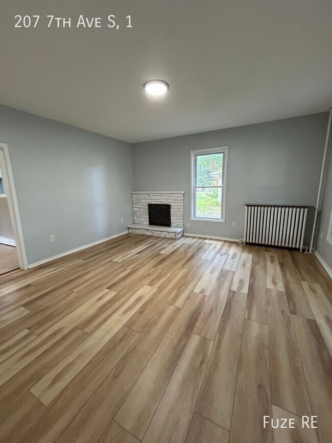 Building Photo - 207 7th Ave S