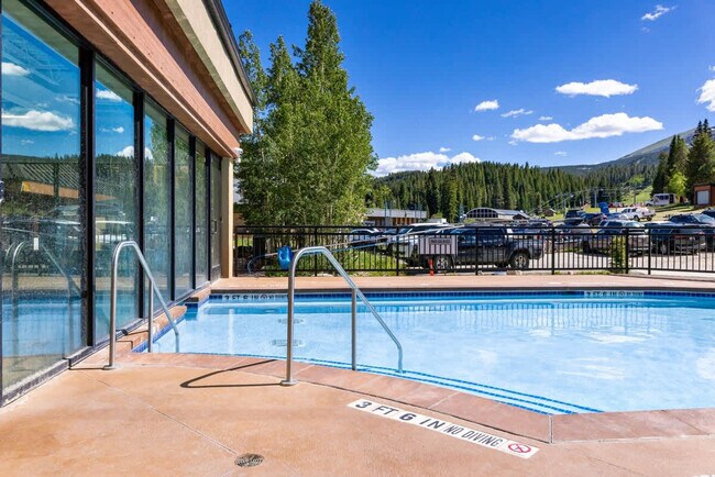 Building Photo - 535 South Park Avenue