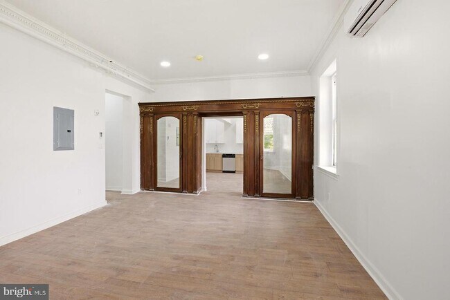 Building Photo - 6012 Ridge Ave