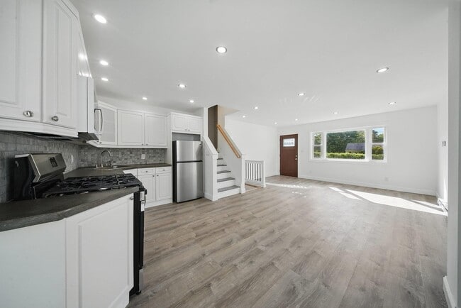 Building Photo - 341 Highland Ave Ext