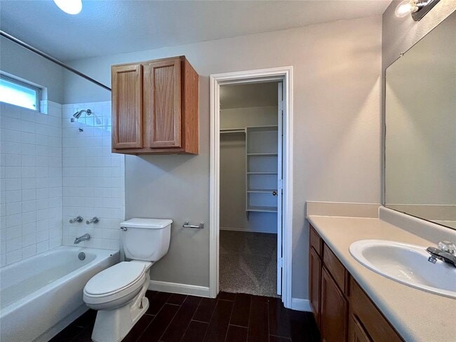 Building Photo - 2707 Westhampton Ct