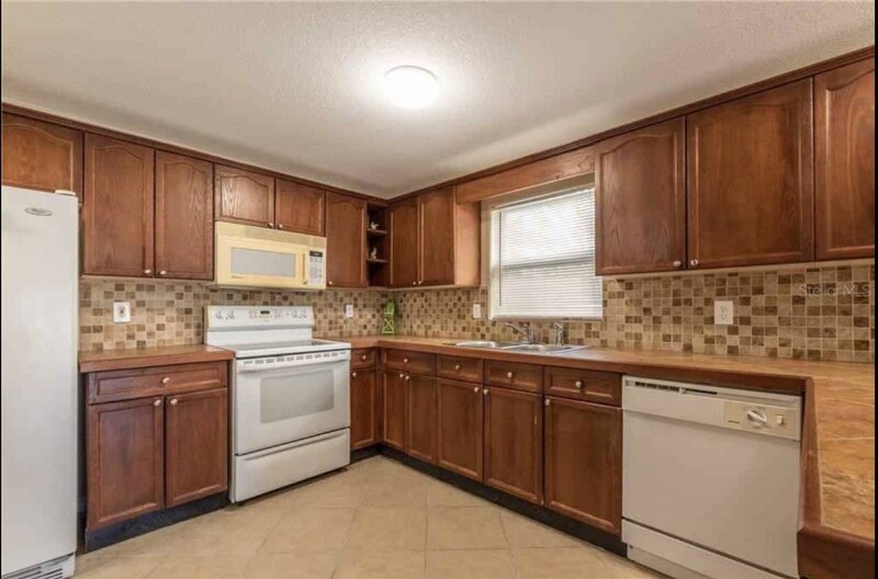 Building Photo - 14982 Edgewater Cir