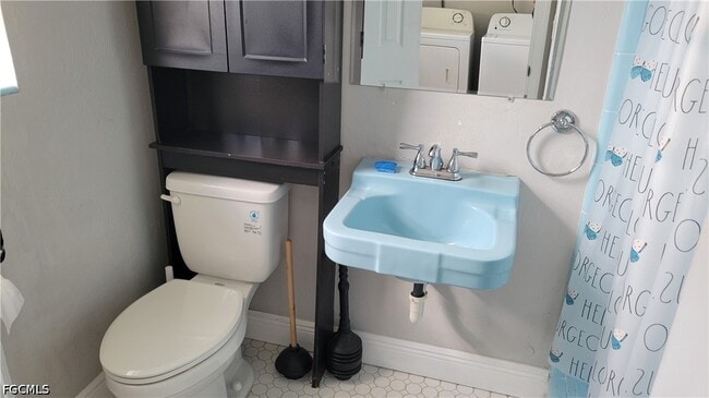 Building Photo - 1403 Davis Dr