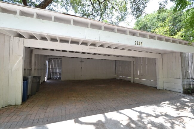 Building Photo - 2135 Bissonnet St